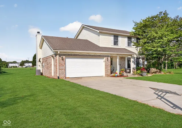 Photo 2 of Single family home for sale at 7100 Trotter Dr, Camby, IN 46113 | MLS# 22124924 | Listing updated on 2026-09-30