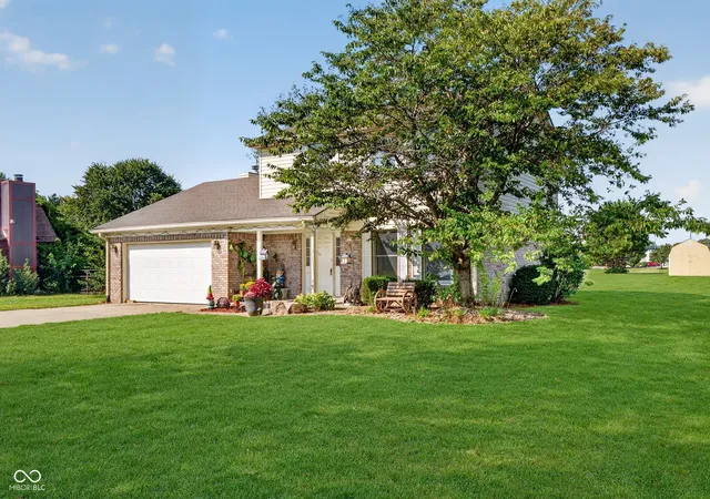 Photo 3 of Single family home for sale at 7100 Trotter Dr, Camby, IN 46113 | MLS# 22124924 | Listing updated on 2026-09-30