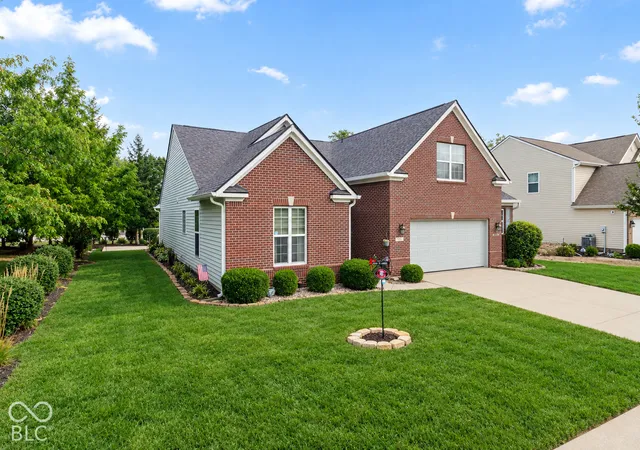 Photo 2 of Single family home for sale at 1075 Lazio Ct, Greenwood, IN 46143 | MLS# 22124938 | Listing updated on 2026-09-30