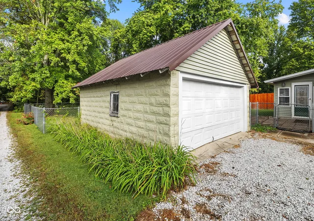 Photo 3 of Sale Pending at 9779 N County Rd 200 E, Brazil, IN 47834 | MLS# 22124939 | Listing updated on 2026-09-24