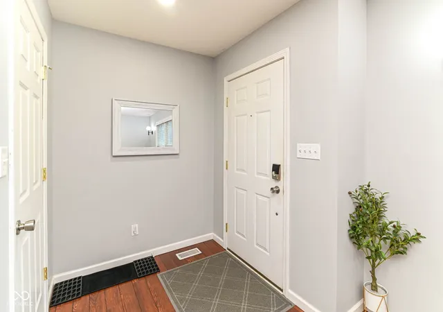 Photo 4 of Sale Pending at 5022 W Quail Ridge Dr, Muncie, IN 47304 | MLS# 22124958 | Listing updated on 2026-09-23