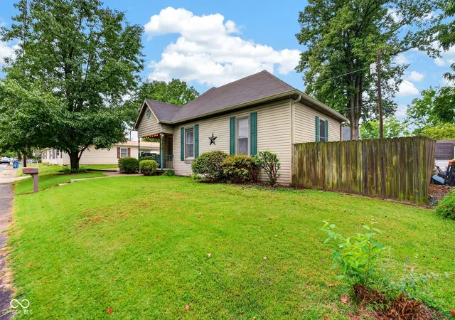 Photo 3 of Sale Pending at 832 N Washington St, Brazil, IN 47834 | MLS# 22124959 | Listing updated on 2026-09-24