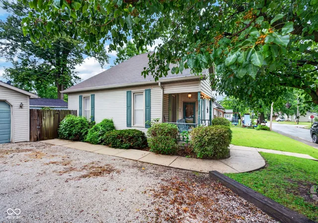 Photo 3 of Sale Pending at 832 N Washington St, Brazil, IN 47834 | MLS# 22124959 | Listing updated on 2026-09-24