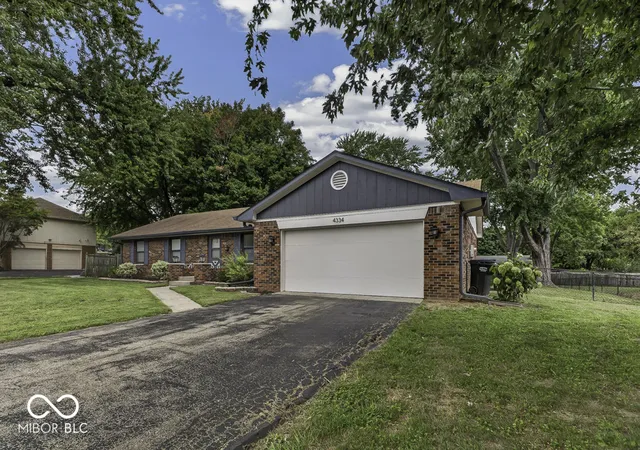 Photo 3 of Single family home for sale at 4334 W Fairview Rd, Greenwood, IN 46142 | MLS# 22124963 | Listing updated on 2026-10-07