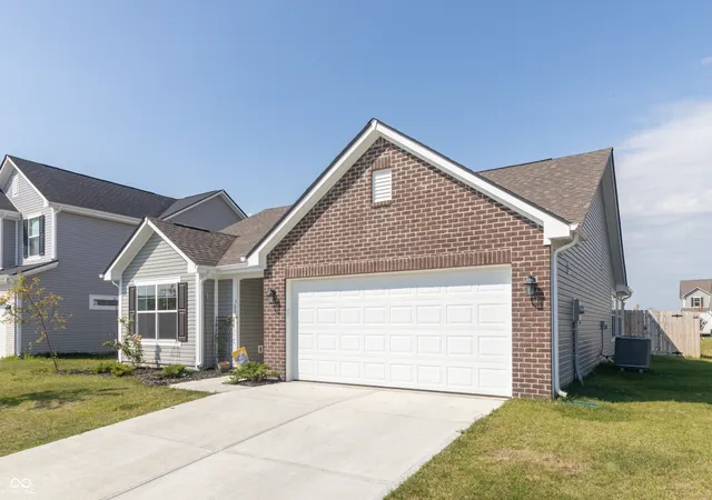 Photo 2 of Single family home for sale at 308 Briar Path Dr, Greenfield, IN 46140 | MLS# 22124985 | Listing updated on 2026-10-28
