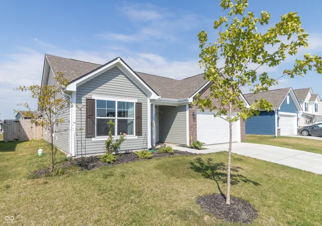 Single family home for sale at 308 Briar Path Dr, Greenfield, IN 46140 | MLS# 22124985