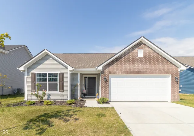 Photo 1 of Single family home for sale at 308 Briar Path Dr, Greenfield, IN 46140 | MLS# 22124985 | Listing updated on 2026-10-28