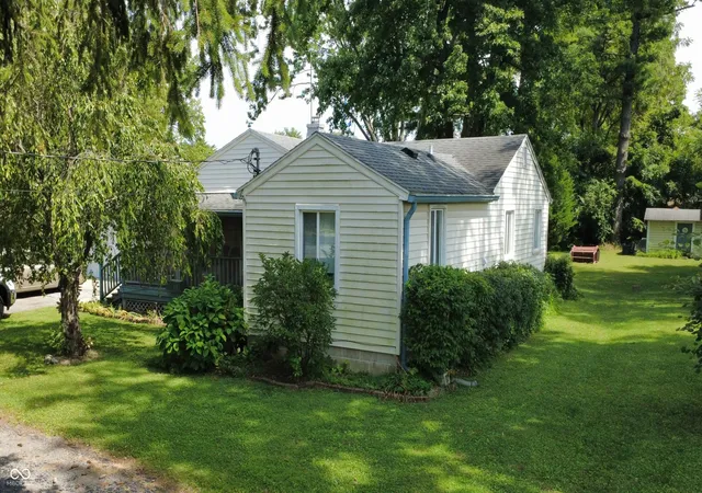 Photo 3 of Single family home for sale at 325 N Jefferson St, Brownsburg, IN 46112 | MLS# 22124995 | Listing updated on 2026-09-19