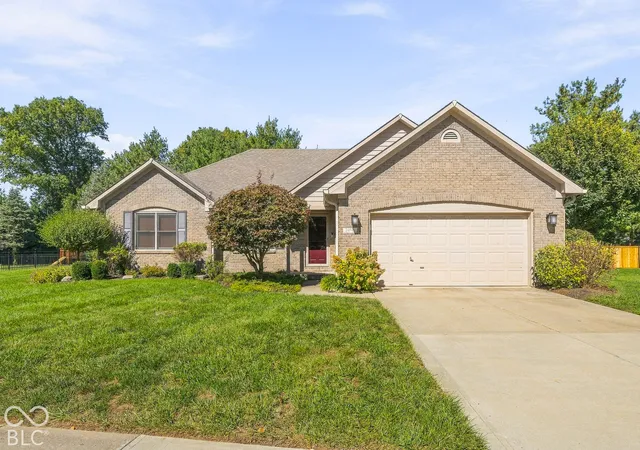 Photo 2 of Single family home for sale at 5484 Steven Dr, Greenwood, IN 46142 | MLS# 22124996 | Listing updated on 2026-10-06
