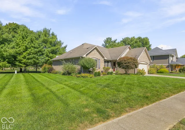Photo 3 of Single family home for sale at 5484 Steven Dr, Greenwood, IN 46142 | MLS# 22124996 | Listing updated on 2026-10-06