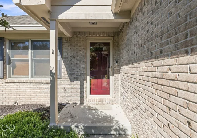 Photo 3 of Single family home for sale at 5484 Steven Dr, Greenwood, IN 46142 | MLS# 22124996 | Listing updated on 2026-10-06