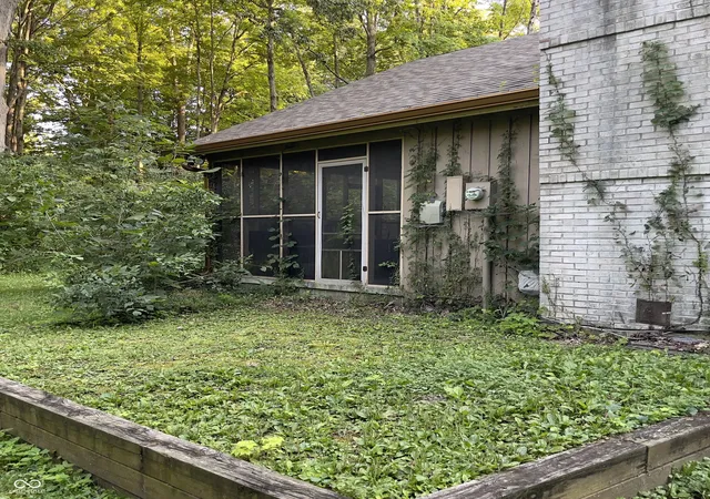 Photo 3 of Single family home for sale at 5315 Shadow Wood Ct, Indianapolis, IN 46254 | MLS# 22125023 | Listing updated on 2026-09-15