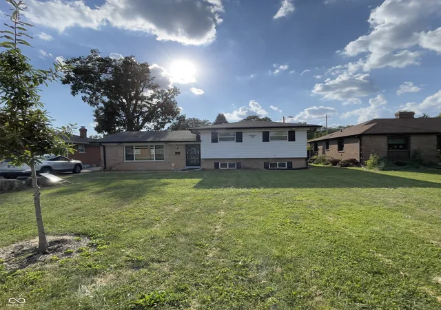 Photo 2 of Single family home for sale at 1426 N Graham Ave, Indianapolis, IN 46219 | MLS# 22125029 | Listing updated on 2026-10-05