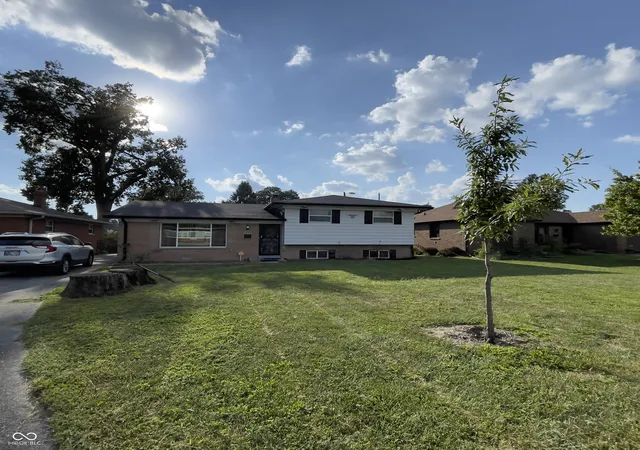 Photo 3 of Single family home for sale at 1426 N Graham Ave, Indianapolis, IN 46219 | MLS# 22125029 | Listing updated on 2026-10-05