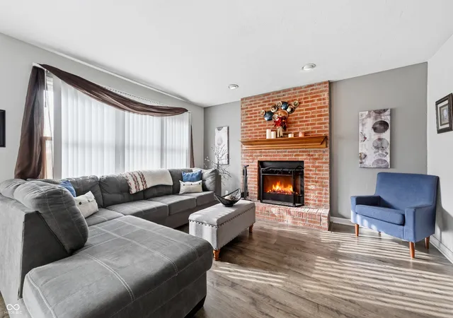 Photo 2 of Single family home for sale at 7301 Chestnut Hills Blvd, Indianapolis, IN 46278 | MLS# 22125037 | Listing updated on 2026-09-22