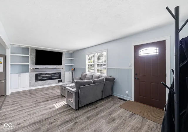 Photo 3 of Sale Pending at 3201 Chrysler St, Indianapolis, IN 46224 | MLS# 22125041 | Listing updated on 2026-09-16