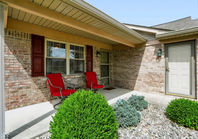 Photo 3 of Single family home for sale at 94 W Wind Chime Cir, Greenwood, IN 46143 | MLS# 22125049 | Listing updated on 2026-09-30