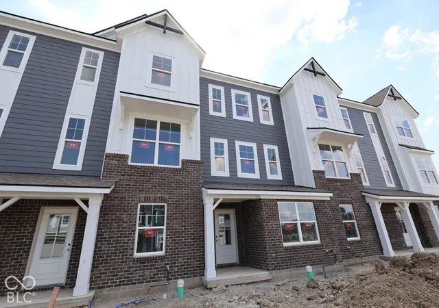 Photo 2 of Townhouse for sale at 11199 Hobbsbrook Dr, Noblesville, IN 46060 | MLS# 22125075 | Listing updated on 2026-10-10