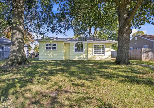 Single family home for sale at 1317 Pennsylvania St, Columbus, IN 47201 | MLS# 22125077
