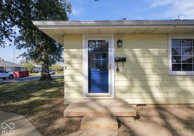 Photo 2 of Single family home for sale at 1317 Pennsylvania St, Columbus, IN 47201 | MLS# 22125077 | Listing updated on 2026-10-27