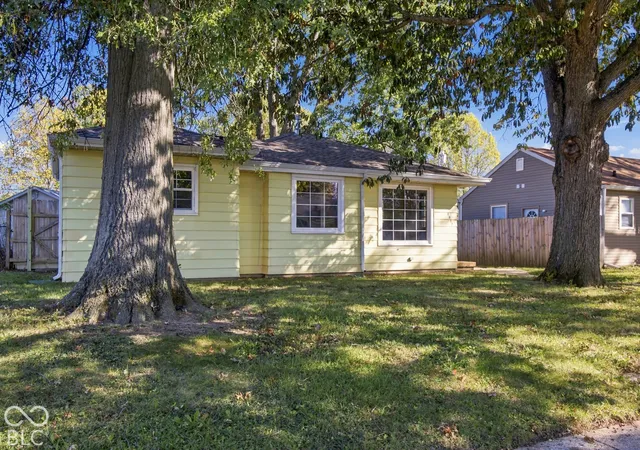 Photo 3 of Single family home for sale at 1317 Pennsylvania St, Columbus, IN 47201 | MLS# 22125077 | Listing updated on 2026-10-27