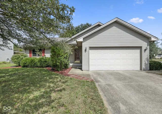 Photo 2 of Single family home for sale at 6002 Kennesaw Trl, Columbus, IN 47203 | MLS# 22125078 | Listing updated on 2026-10-06