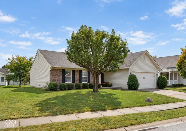 Photo 2 of Single family home for sale at 10635 Aspen Dr, Fishers, IN 46037 | MLS# 22125079 | Listing updated on 2026-10-05