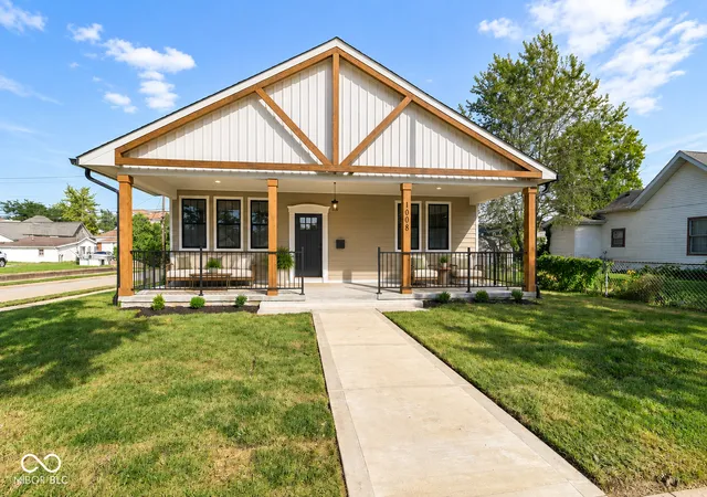 Photo 2 of Single family home for sale at 1008 S 8th Street, Noblesville, IN 46060 | MLS# 22125088 | Listing updated on 2026-09-30