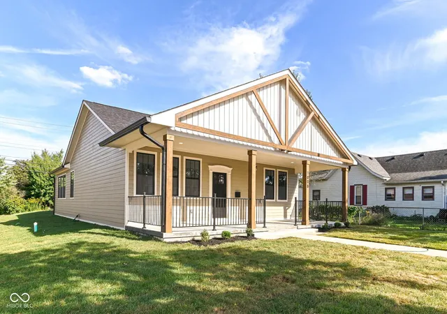 Photo 3 of Single family home for sale at 1008 S 8th Street, Noblesville, IN 46060 | MLS# 22125088 | Listing updated on 2026-09-30
