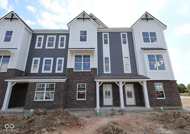 Photo 2 of Townhouse for sale at 11195 Hobbsbrook Dr, Noblesville, IN 46060 | MLS# 22125101 | Listing updated on 2026-10-08
