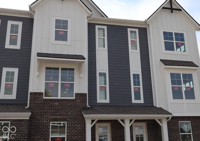 Photo 2 of Townhouse for sale at 11195 Hobbsbrook Dr, Noblesville, IN 46060 | MLS# 22125101 | Listing updated on 2026-10-10