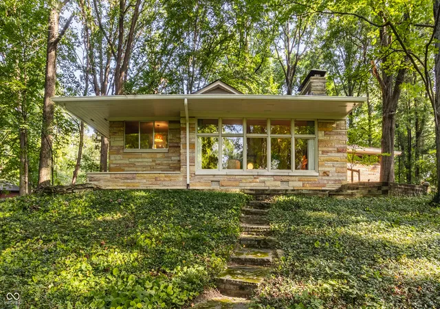 Photo 4 of Sale Pending at 4255 Cooper Rd, Indianapolis, IN 46228 | MLS# 22125128 | Listing updated on 2026-09-13