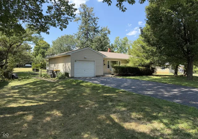 Photo 2 of Single family home for sale at 323 N Hillsdale Dr, Bloomington, IN 47408 | MLS# 22125131 | Listing updated on 2026-09-21