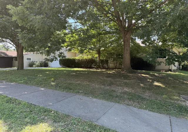 Photo 3 of Single family home for sale at 323 N Hillsdale Dr, Bloomington, IN 47408 | MLS# 22125131 | Listing updated on 2026-09-21