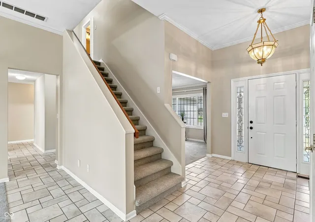 Photo 2 of Sale Pending at 1945 Westminster Pl, Columbus, IN 47201 | MLS# 22125152 | Listing updated on 2026-09-21