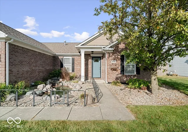 Photo 2 of Single family home for sale at 6862 Eagle Xing Blvd, Brownsburg, IN 46112 | MLS# 22125168 | Listing updated on 2026-09-29