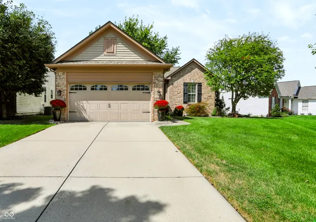 Photo 3 of Single family home for sale at 12854 Piccadilly Cir, Fishers, IN 46037 | MLS# 22125180 | Listing updated on 2026-09-24