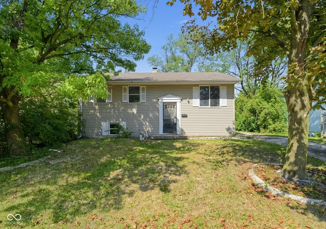 Photo 1 of Sale Pending at 7608 Ruskin Pl, Indianapolis, IN 46226 | MLS# 22125181 | Listing updated on 2026-10-27