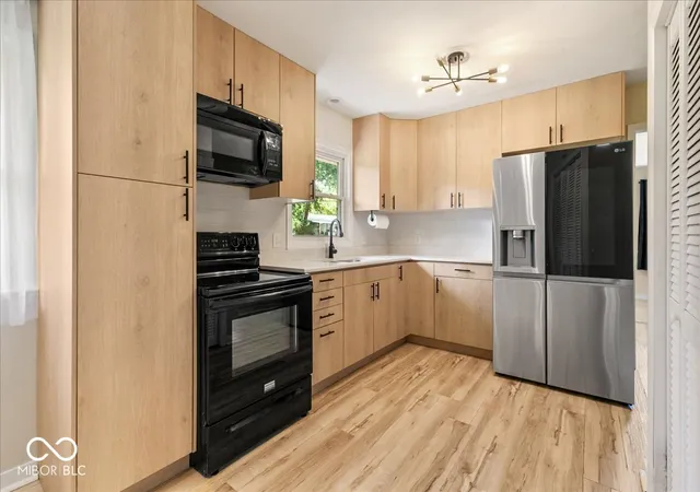 Photo 3 of Sale Pending at 7429 E 50th Street, Indianapolis, IN 46226 | MLS# 22125216 | Listing updated on 2026-10-17
