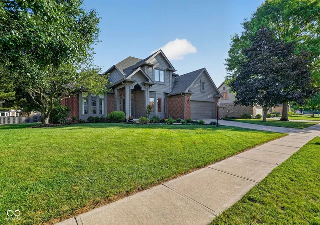 Photo 3 of Sale Pending at 9958 Northwind Dr, Indianapolis, IN 46256 | MLS# 22125228 | Listing updated on 2026-09-26