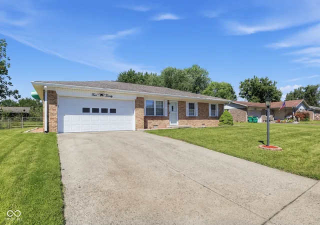 Photo 2 of Sale Pending at 420 Heritage Dr, Danville, IN 46122 | MLS# 22125240 | Listing updated on 2026-10-05