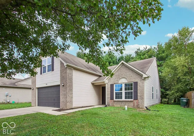 Photo 3 of Single family home for sale at 976 Webb Dr, Greenfield, IN 46140 | MLS# 22125277 | Listing updated on 2026-09-28