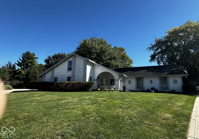 Photo 2 of Single family home for sale at 611 Sun Valley Ct, Indianapolis, IN 46217 | MLS# 22125287 | Listing updated on 2026-10-28