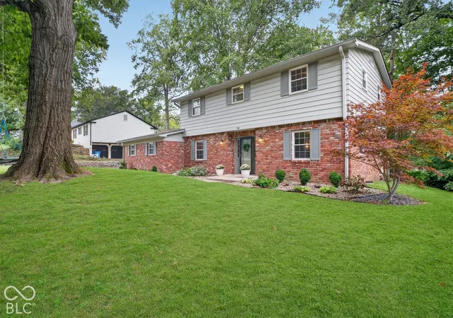 Photo 2 of Single family home for sale at 130 Beechmont Dr, Carmel, IN 46032 | MLS# 22125291 | Listing updated on 2026-10-05