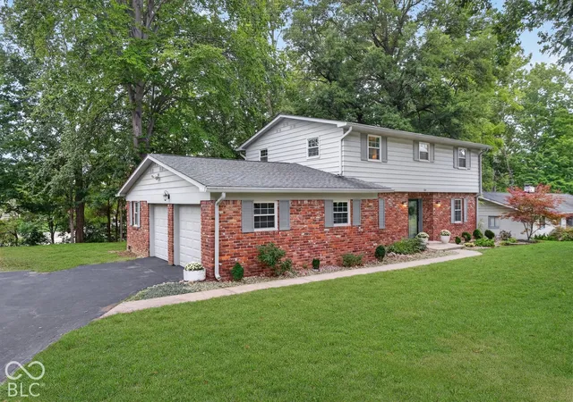 Photo 3 of Single family home for sale at 130 Beechmont Dr, Carmel, IN 46032 | MLS# 22125291 | Listing updated on 2026-10-05