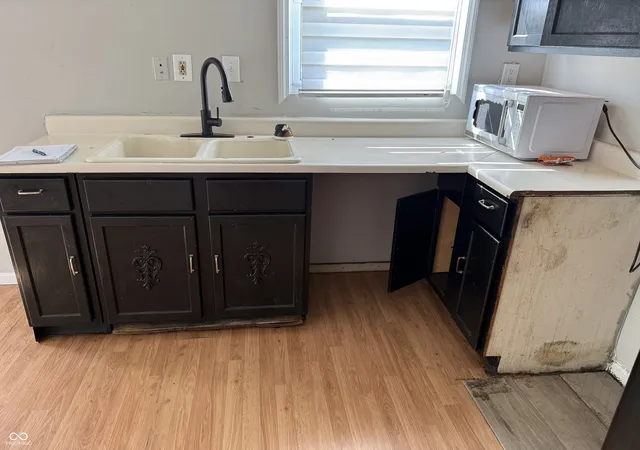 Photo 3 of Sale Pending at 921 Marion Ave, Indianapolis, IN 46221 | MLS# 22125293 | Listing updated on 2026-09-15