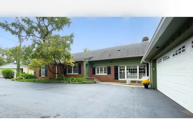 Photo 4 of Single family home for sale at 6240 Azure Ln, Indianapolis, IN 46220 | MLS# 22125329 | Listing updated on 2026-10-30