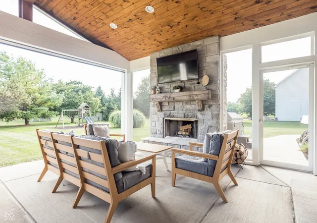 Photo 2 of Sale Pending at 4665 Devonshire Dr, Pittsboro, IN 46167 | MLS# 22125343 | Listing updated on 2026-09-19