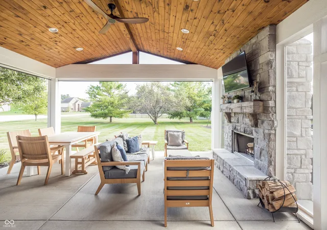 Photo 3 of Sale Pending at 4665 Devonshire Dr, Pittsboro, IN 46167 | MLS# 22125343 | Listing updated on 2026-09-19