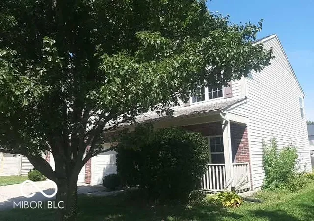 Photo 3 of Sale Pending at 4933 Birmingham Dr, Indianapolis, IN 46235 | MLS# 22125346 | Listing updated on 2026-10-10